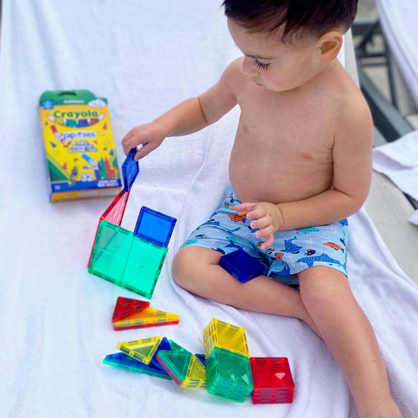Crayola Mini Magnetic PIP-Tiles, Bold Colors