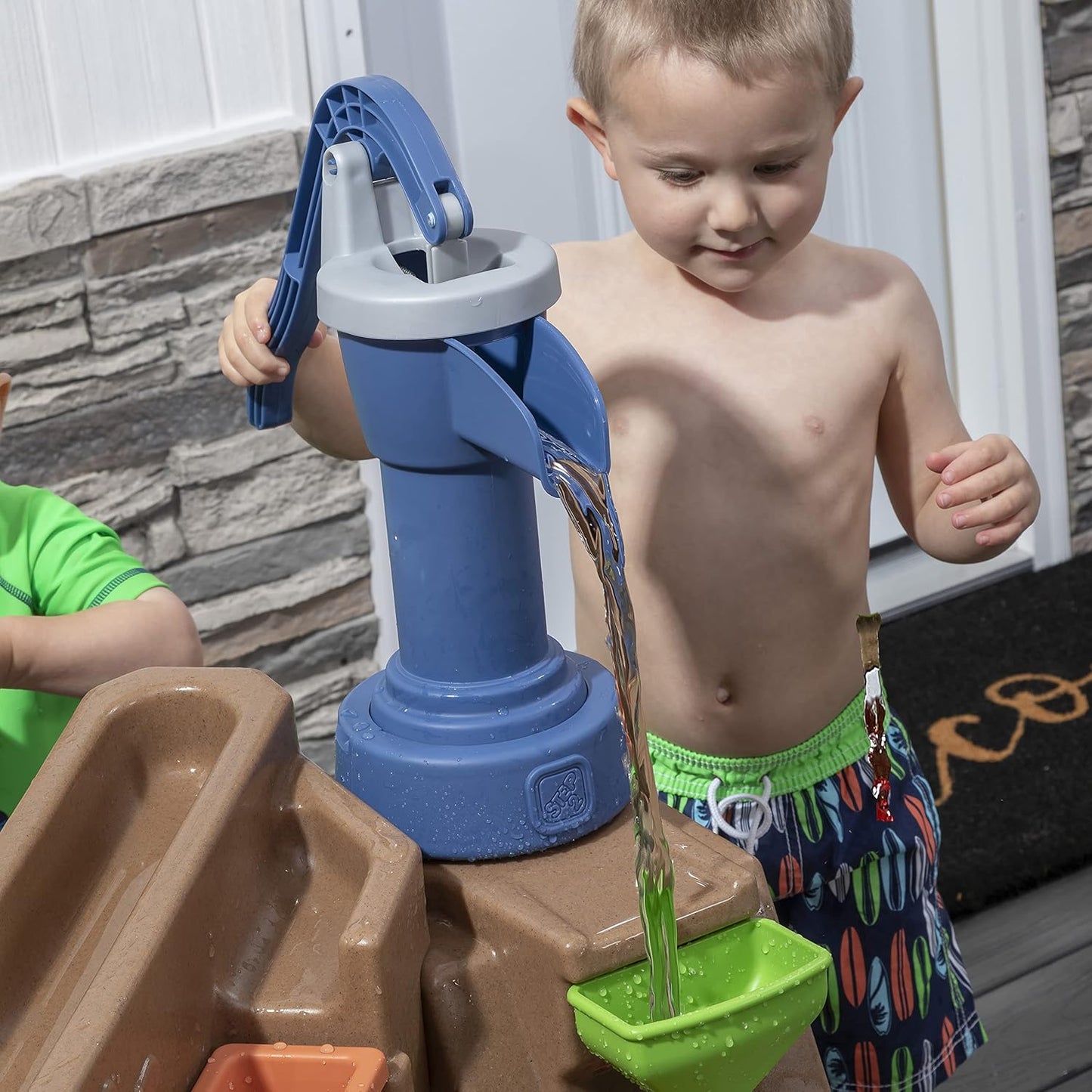 Step 2 Pump & Splash Discovery Pond Water Table