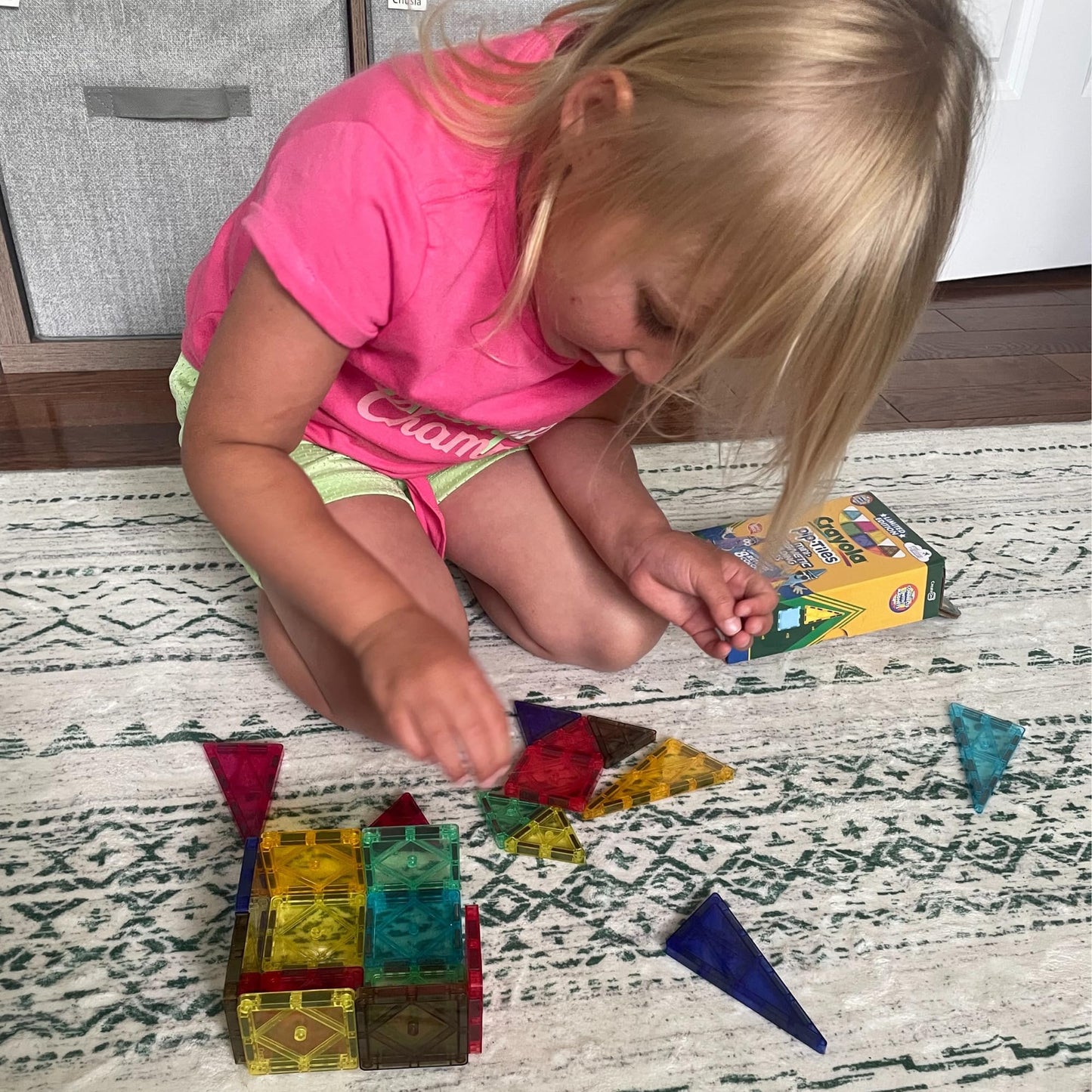 Crayola Mini Magnetic PIP-Tiles, Bold Colors