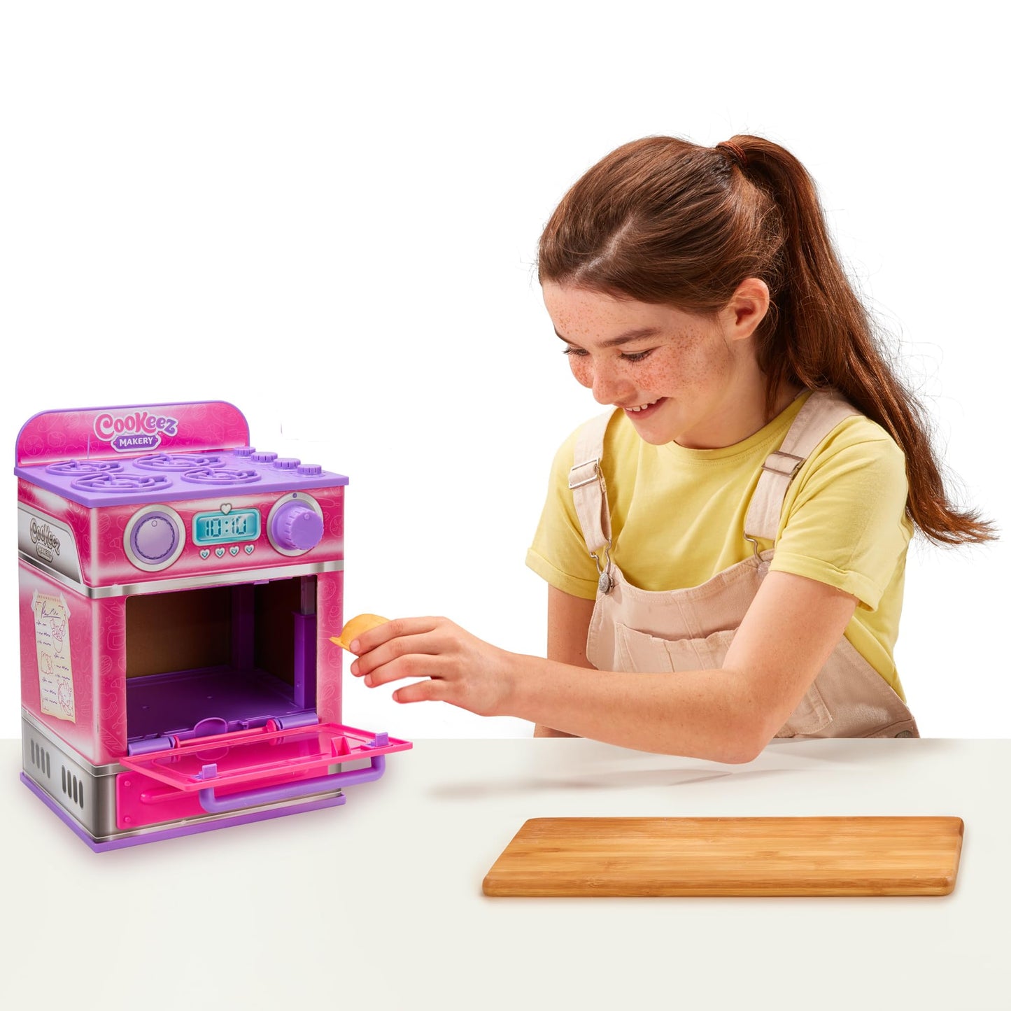 Cinnamon Treatz Oven – Interactive Bake & Reveal Oven Playset with Mystery Scented Plush (Cinnamon Pooch, Fondant Feline, or Strawberry Swirl), Mixing Tools, Dough, & Accessories, 5+