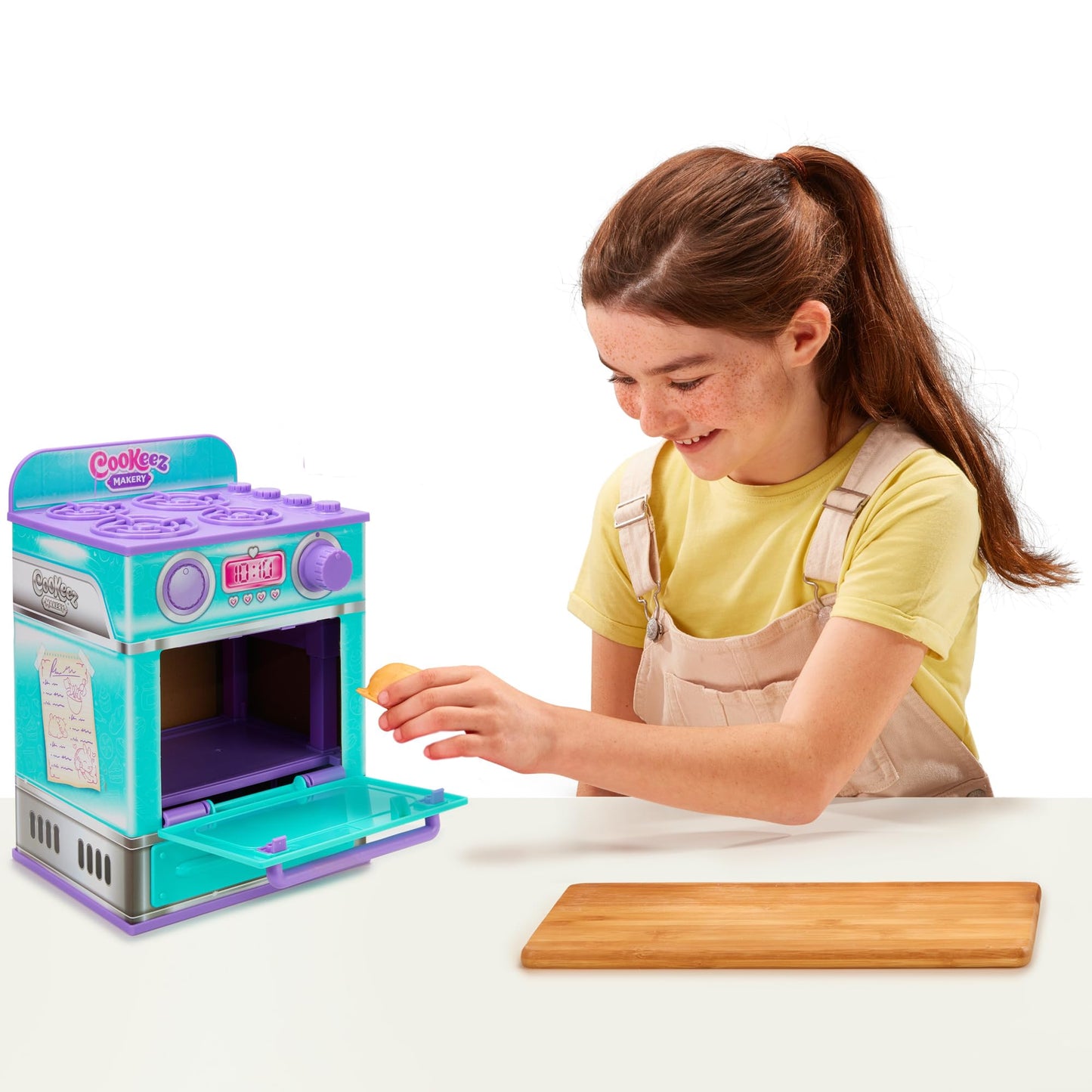 Cinnamon Treatz Oven – Interactive Bake & Reveal Oven Playset with Mystery Scented Plush (Cinnamon Pooch, Fondant Feline, or Strawberry Swirl), Mixing Tools, Dough, & Accessories, 5+